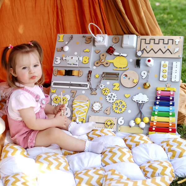 Дитячий бізіборд 50×60 см жовтий з ксилофоном, лабіринтом і замками – Montessori дошка для хлопчика чи дівчинки
